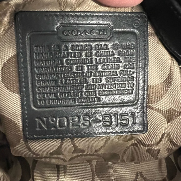 COACH Legacy Large Black Shoulder Bag. Excellent like new condition. - Picture 2 of 7